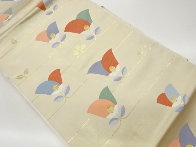 変わり椿に横段模様織出し名古屋帯